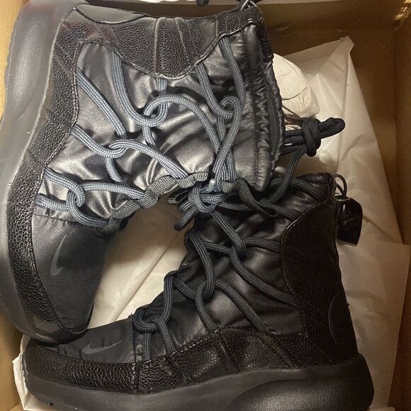 Nike Sneaker Boots Tanjun Size 5 New Y - Picture 7 of 9